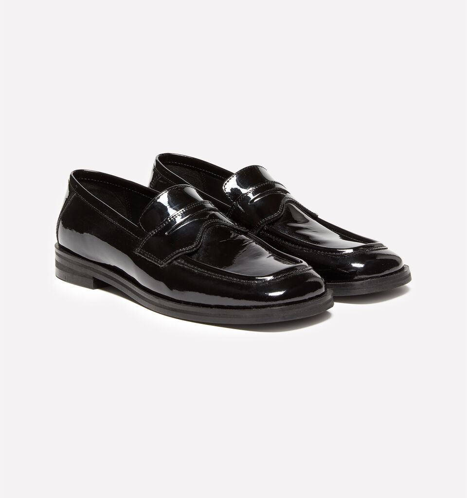 Black moccasins in 100% patent leather - women's flat shoes - Black | Sisley image number 1